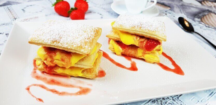 SFOGLIATINE ALLA CREMA E FRAGOLE